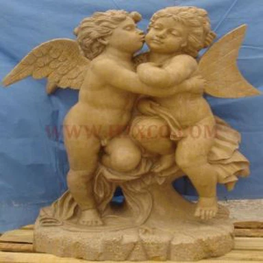 Žlutá pískovcová andělská socha
