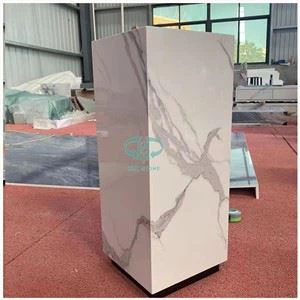 Bílý křemenný sokl