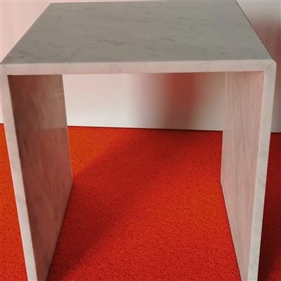 Mramorové stoličky